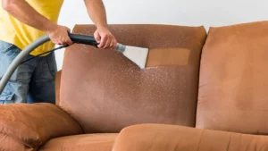 5 trucos para darle nueva vida a un sofá viejo