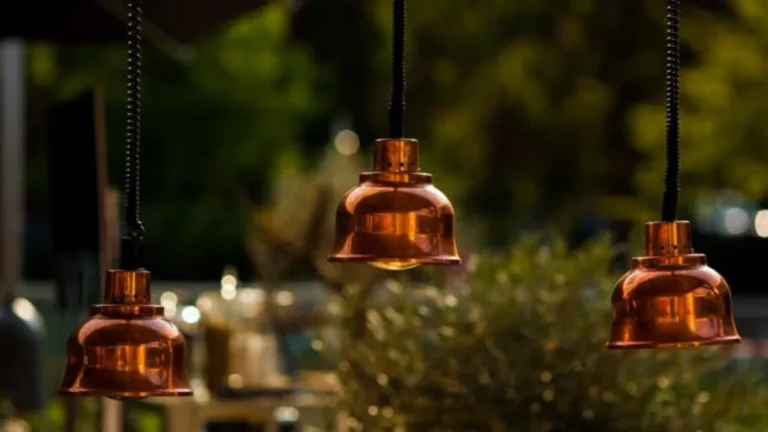 Aprende a hacer una lámpara con una botella reciclada
