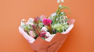 Cómo envolver flores frescas