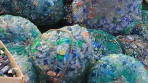 Cómo hacer una escoba reciclando botellas de plástico