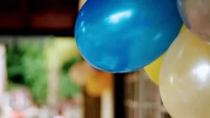 Moños bola para decorar regalos